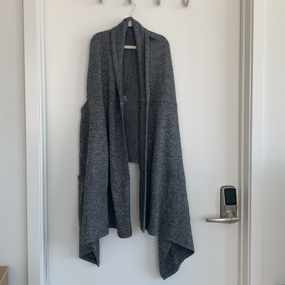 Lululemon Live Freely Wrap, Heather Gray OS, EUC